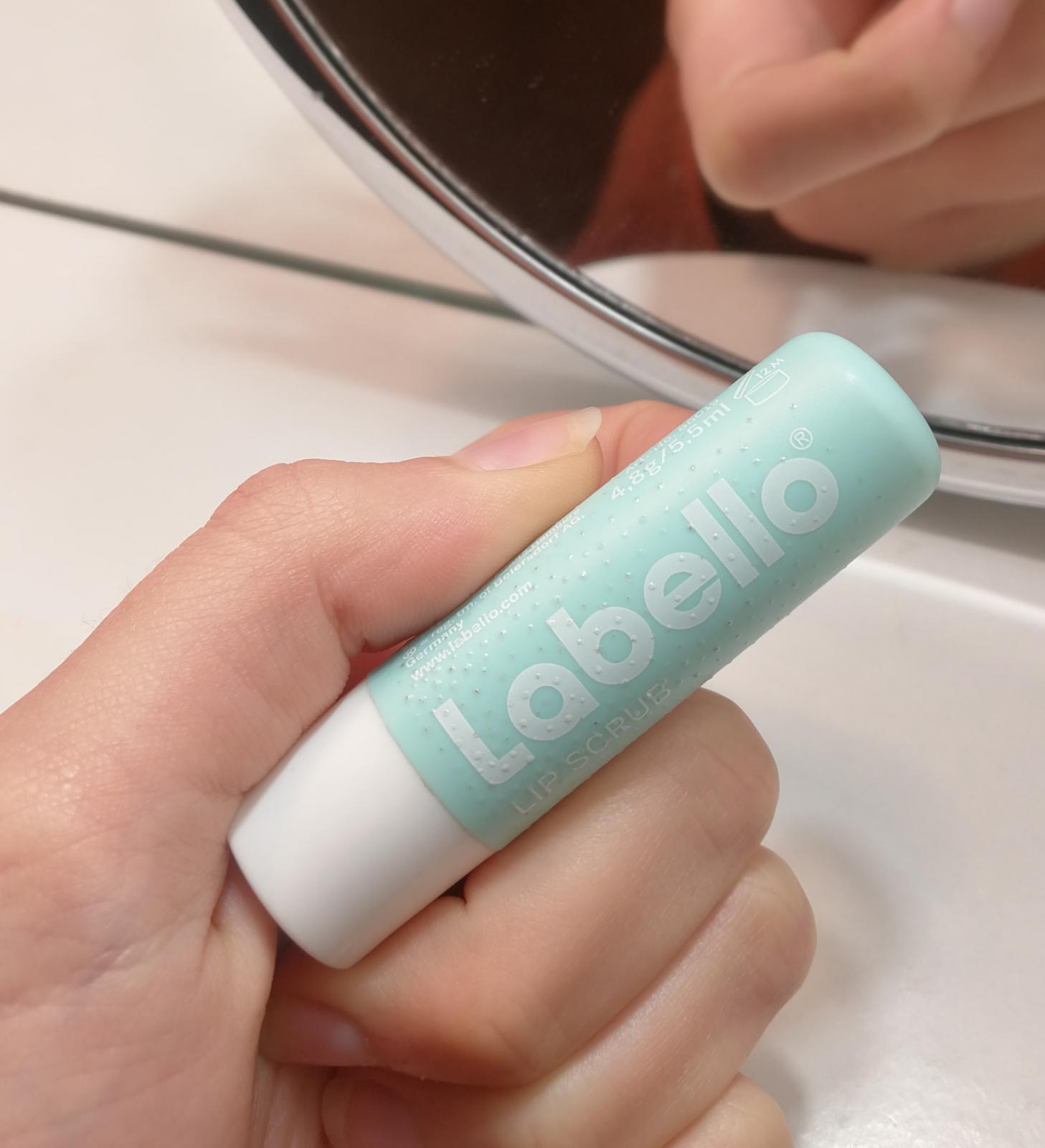 Labello caring scrub recenzija Labello piling za usne Beauty Tract